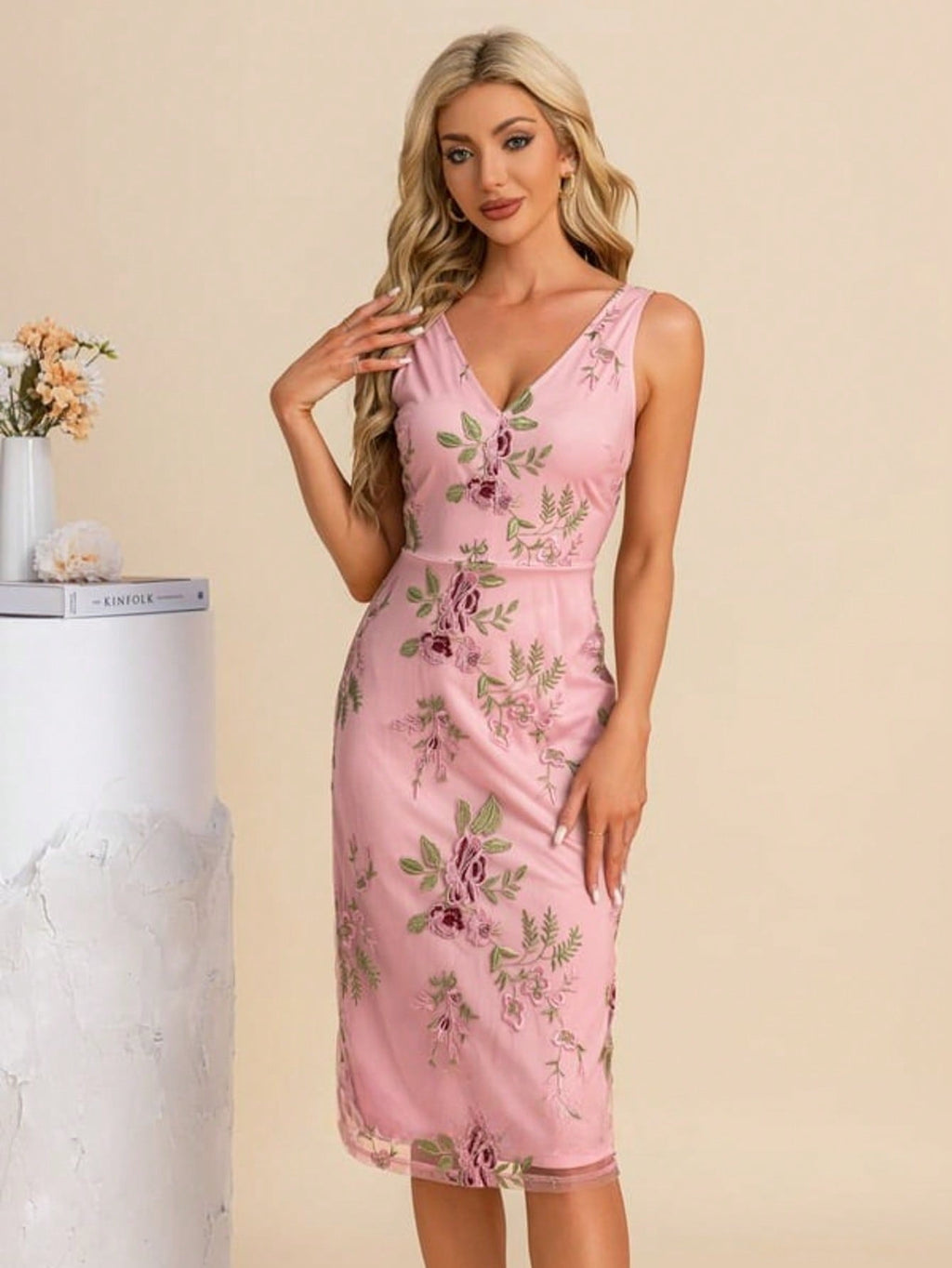 Sheath/Column V-Neck Knee-Length Tulle Lace Cocktail Dress For Summer & Fall Women's Dress