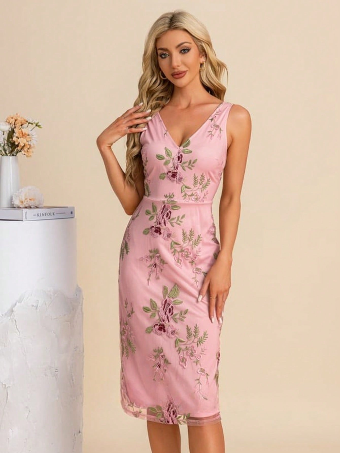 Sheath/Column V-Neck Knee-Length Tulle Lace Cocktail Dress For Summer & Fall Women's Dress